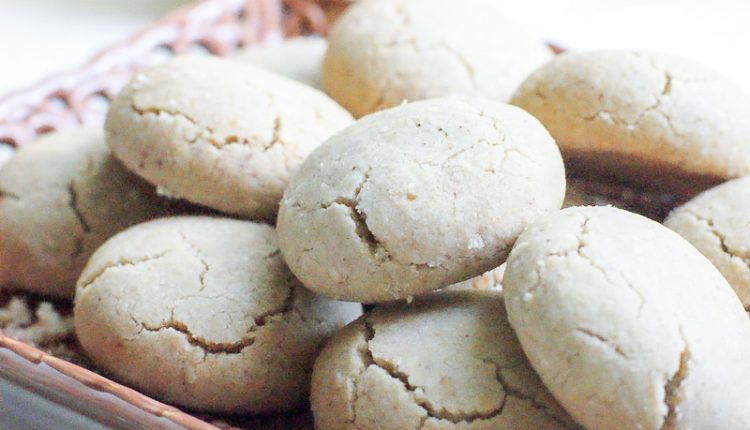 ghribya-aux-amandes-et-graines-de-sésames-2