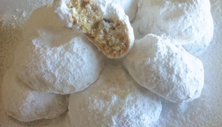 Easiest-Homemade-Kourabiedes-Christmas-Butter-Cookies-22