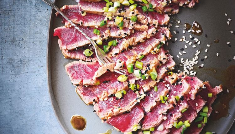 carpaccio-de-thon-mi-cuit-marine-au-soja-et-sesame