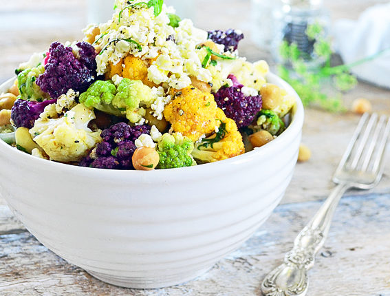 Salade-de-Chou-Fleur-Coloré-Pois-Chiches-et-Vinaigrette-aux-Épices-Grillées-1 (1)
