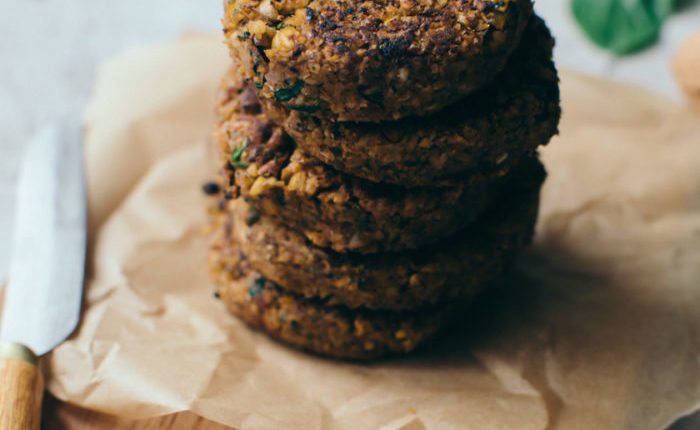 c-Solene-Roussel_-Galettes-Pois-Chiches-Champignons-Epinards-4-700×1048