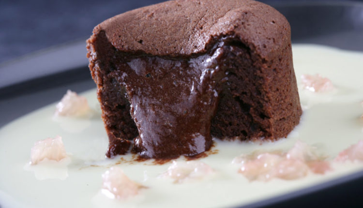 Gateau-au-chocolat-coeur-coulant-et-creme-au-zestes-pamplemousse