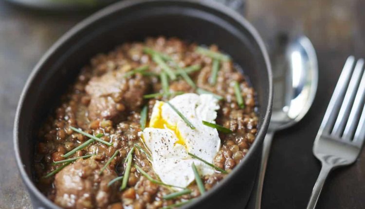 Petit-salé-aux-lentilles-œuf-poché