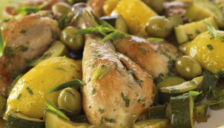 Sauté de poulet au citron, olives et à l’estragon