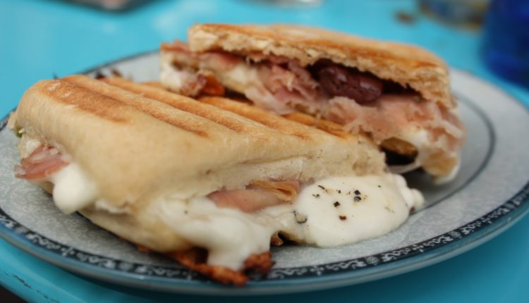 panini parme, mozza, tomate