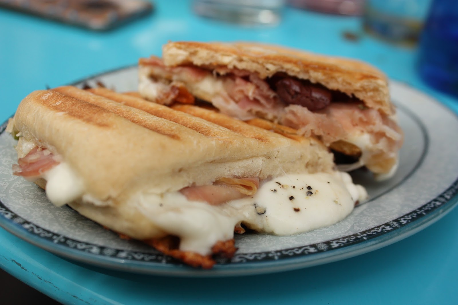 panini parme, mozza, tomate