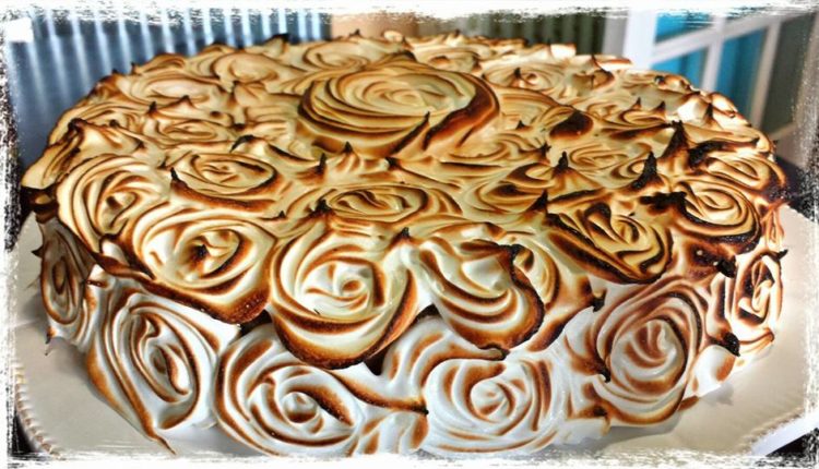 gc3a2teau-au-chocolat-meringuc3a9-et-caramel-au-beurre-salc3a93