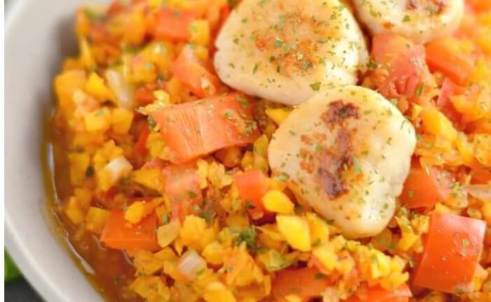 Pétoncles et riz musqué persillé au poivron rouge