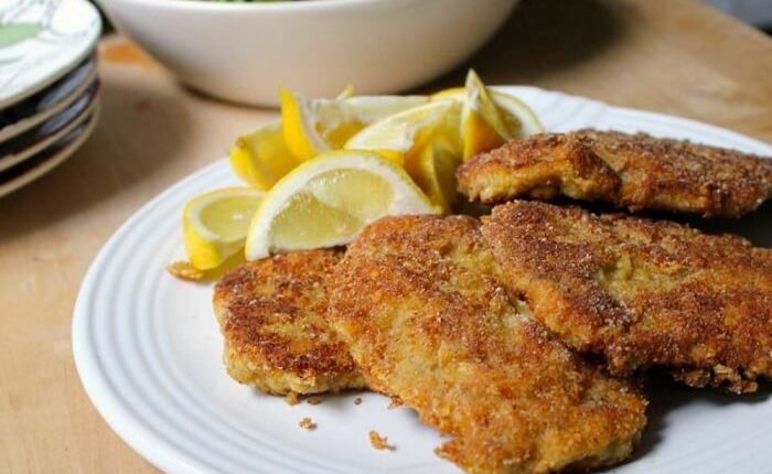 Escalopes en croûte d’herbes avec mélange de légumes