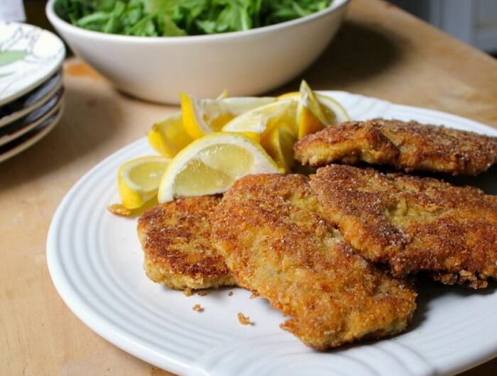 Escalopes en croûte d'herbes avec mélange de légumes