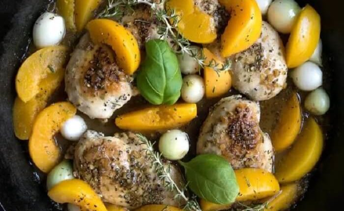 Poêlée De Pêches Et De Poulet De 30 Minutes Aux Oignons Perlés