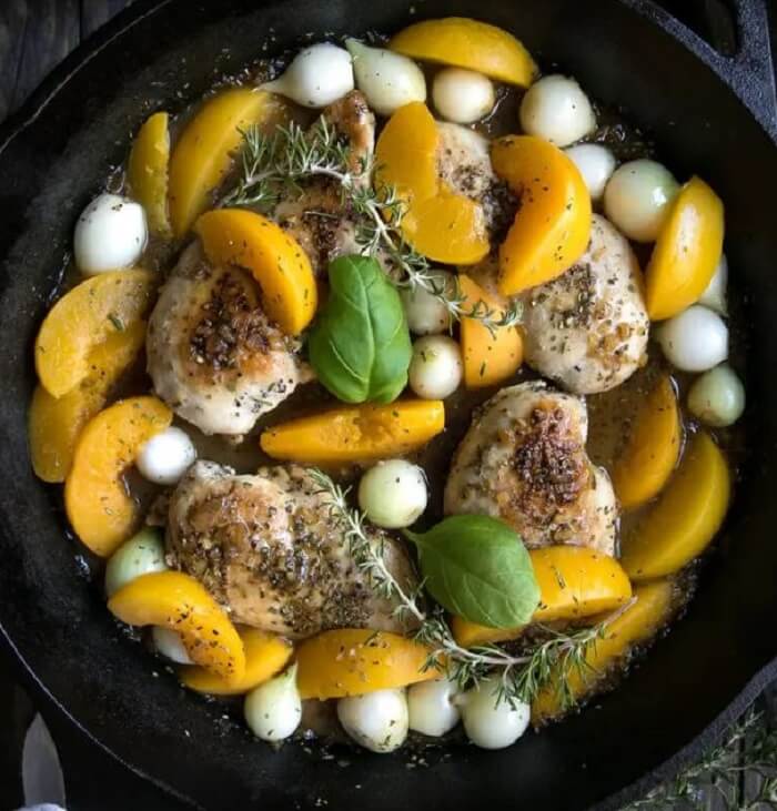 Poêlée De Pêches Et De Poulet De 30 Minutes Aux Oignons Perlés